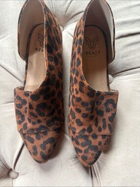 Beast Fashion Leopard Slip Ons